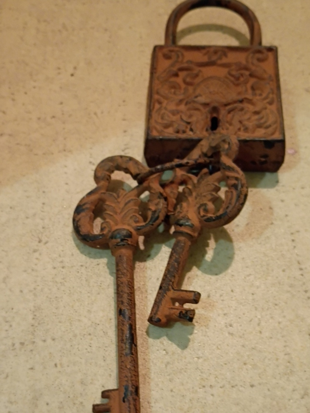 Rustic Brown Decorative Wall Keys and Padlock